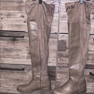 EUC worn 2x knee high boot grey size 7